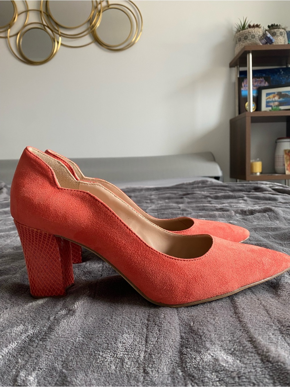 Women's Coral Vegan Suede Pointed Toe Block Heel Pumps Scalloped Edge Detail 8.5